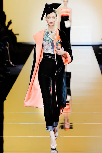 Look 16